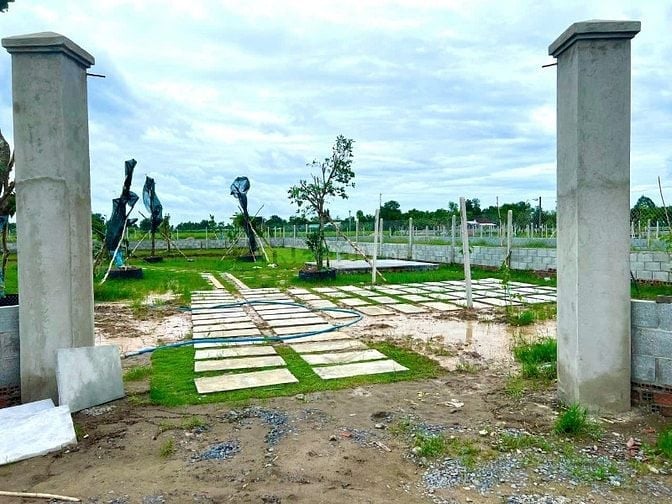 Bán đất vườn thổ 1600m có 200m thổ cư P Gò Dầu đất vuông vức 2tr/m2