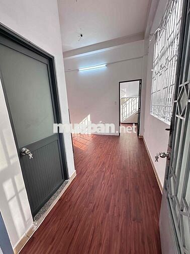 CHDV 1 Phòng Ngủ Lớn, Tách Bếp, Full Nội Thất - Hẻm Xe Tải Sát Mặt Tiề