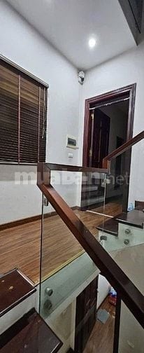  Cho thuê nhà ngõ 25 trần hữu tước 90m x 6T thang máy