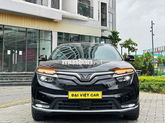VinFast VF8 Mua Pin CATL