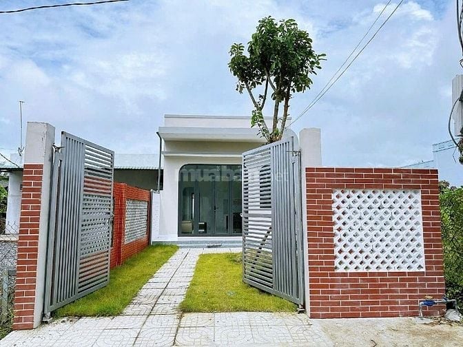 Nhà cấp 4 đẹp, giá ngộp hiếm có căn thứ 2!