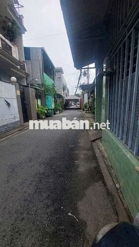 Cần bán gấp nhà 1 xẹt .P.ĐHT.Q12 .DT 6,17*12 .1 trệt 1 lầu 2PN 2WS