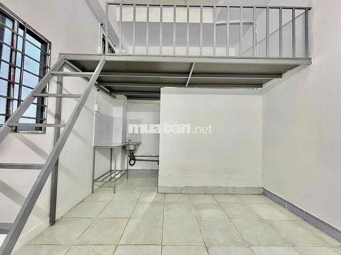 Cho thuê duplex bancol , cửa sổ trời gần đại học VLU cs3