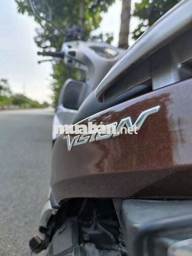 Bà cô nhờ bán Vision