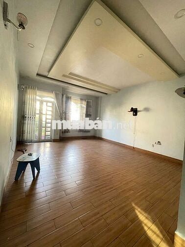 Nhà mặt tiền âp đông ,cách ng ảnh thủ 100m ng tư nước đaơ , dt rông