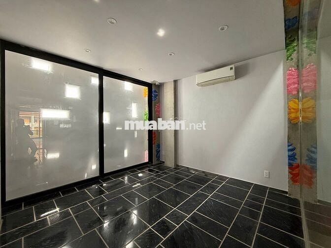 Cho thuê văn phòng lầu 1, 14m2, mặt tiền đường 3 tháng 2 Quận 10