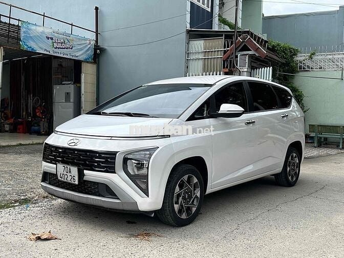 Đi gia đình chọn xe tiết kiệm, màu đẹp dễ nhìn