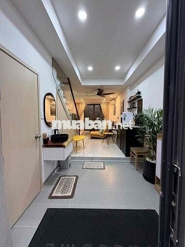 Cần Bán Gấp Căn Nhà Nguyễn Thị Minh Khai , Quận 1