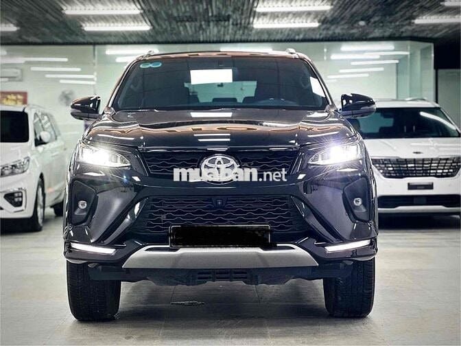 Toyota Fortuner 2025 Legender Dầu 16.000 km Đen