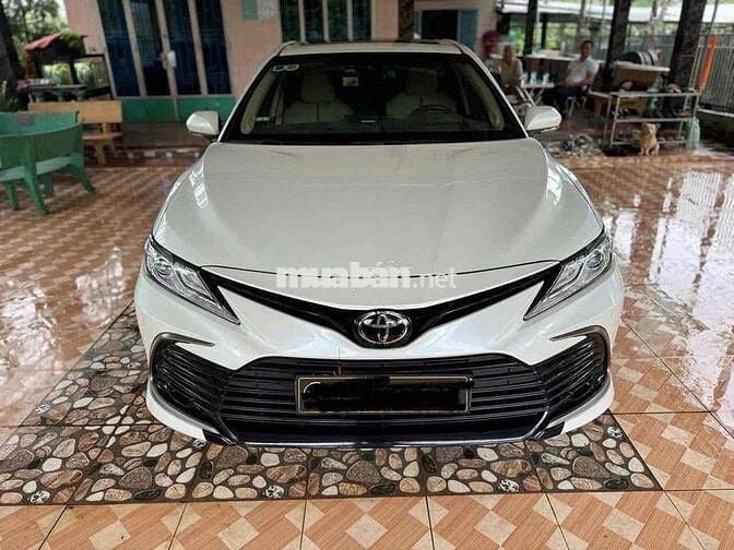 Toyota Camry 2022 2.0Q trắng/kem siêu đẹp