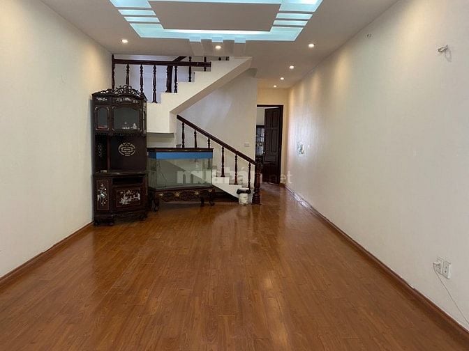 Cho thuê căn hộ liền kề 270 m2 làm VP hoặc để ở phố Ngọc Lâm, LB, HN