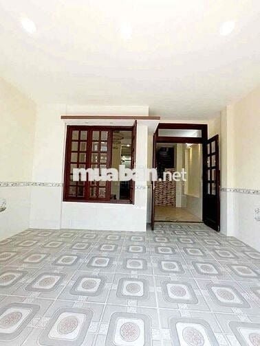 Nhà Sạch Sẻ DT 5x15 1Trệt 2Lầu 7Pn 4Wc Sân Rộng Đậu Xe Ngã Tư Ga Q12