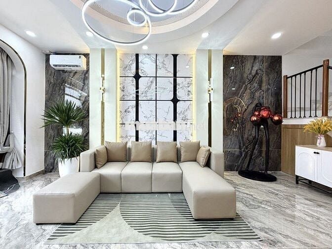 Nhỉnh 10 tỷ HXH Phạm Văn Đồng 3 tầng 4PN gara oto nội thất cao cấp