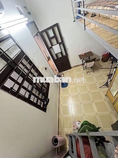 Phòng 35m2 , có gác cao  ngay ngã 4 cộng hoà với hoàng hoa thám ,m