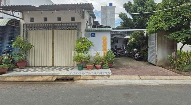 bán gấp dãy trọ 13 phòng ở KCN Trảng Bàng giá 690 triệu.