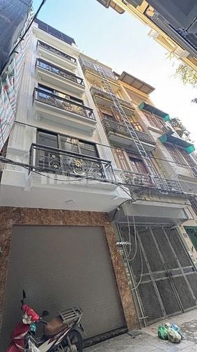 Bán Nhà Phân Lô Ngõ Hoàng Quốc Việt Ô Tô Vào Nhà Có Thang Máy 18 tỷ 