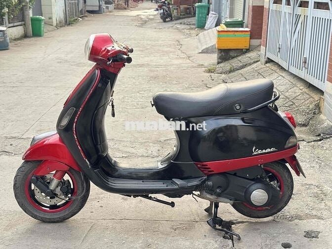 Piaggio Vespa LX 125 Fi Đỏ Đen
