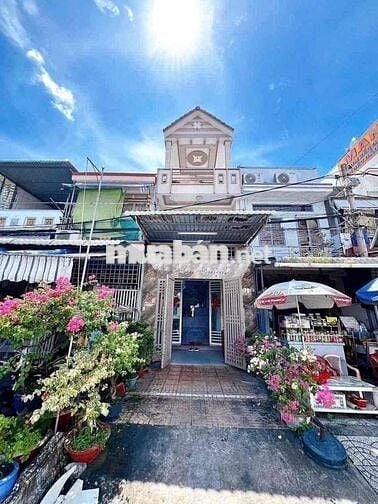 Nhà mặt tiền Trần Phú 3 phòng có nội thất 10tr/tháng