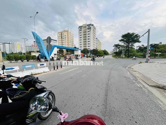 Lô ĐẤT SỔ HỒNG RIÊNG DT 65,9m2 sát ktx B ĐHQG phường Đông Hoà TPHCM