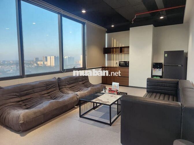 Cho thuê lại văn phòng nội thất mới tinh ở Nguyễn Văn Cừ, Long Biên