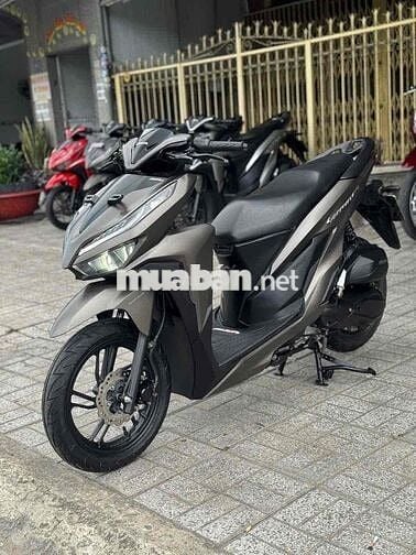Vario 150 đời 2021 màu Vàng cát biển 67