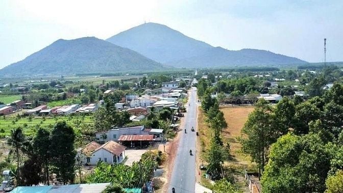 Bán đất Mặt Tiền, View Núi gần Chợ, Chỉ 620tr