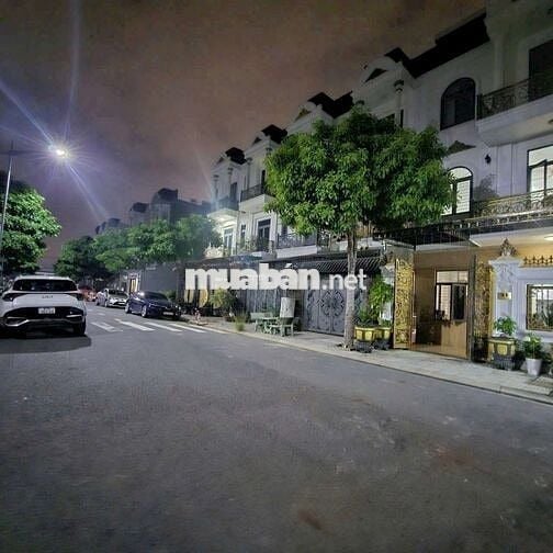 Cho thuê nhà 2 lầu 1 trệt 4pn 4wc khu nhà ở Hoàng Nam 2 Phú Lợi