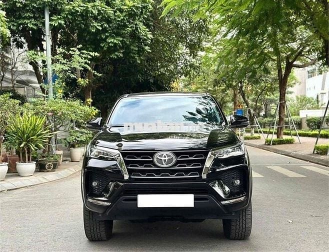 Toyota Fortuner 2024 2.4L 4x2 sx 2024 màu đen