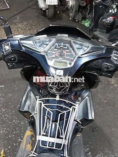 Xe nhãn hiệu Honda là xe tay ga màu đen