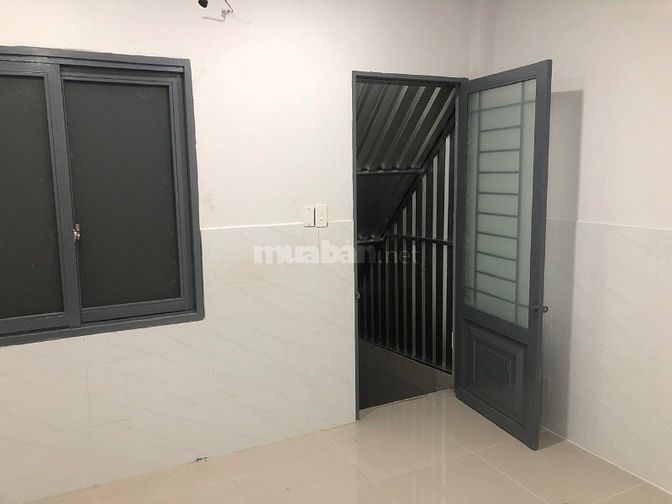 Cho thuê phòng trọ mới 100%, mặt tiền hẻm, có sân riêng