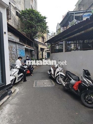 Nhà mới vào ở ngay, ngay mặt mặt đường Nguyễn Trọng tuyển p2 tân bình