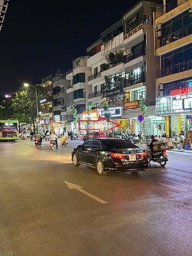 Cho thuê cửa hàng tại 139 đường Trần Khát Trân, quận Hai Bà Trưng