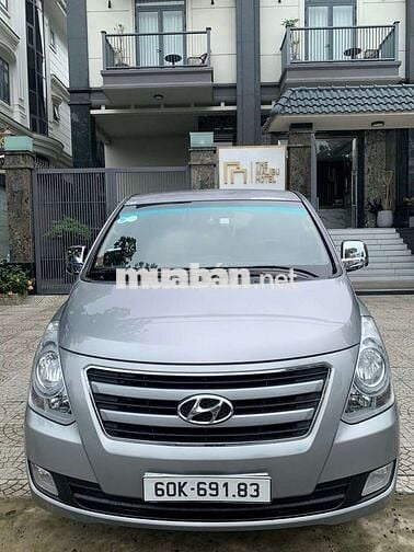 HYUNDAI STAREX 9 CHỖ MÁY DẦU SỐ SÀN SX CUỐI 2017