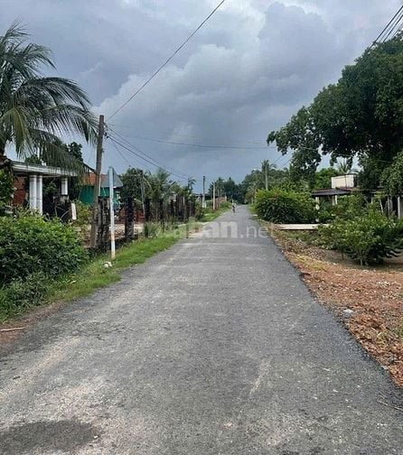 Đất ngộp trung tâm cần tiền về quê