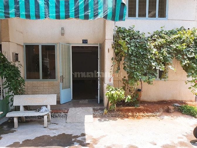 Chính chủ bán căn hộ chung cư 675 Nguyễn Kiệm, P9, Phú Nhuận, HCM