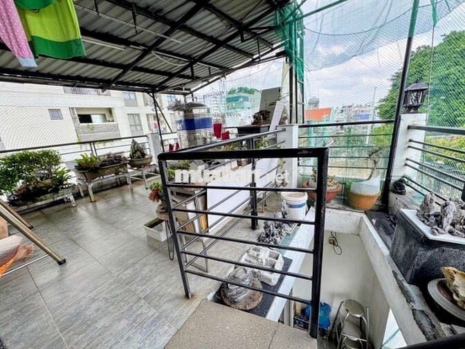 Giáp Bình Thạnh, Nhà Nở Hậu, 4 PN