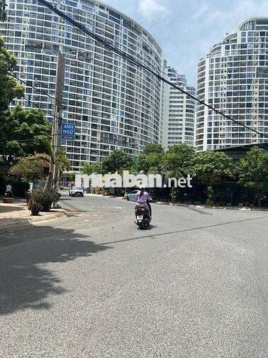 BÁN LÔ ĐẤT ĐẸP MẶT TIỀN KHU BIỆT THỰ CHÍ LINH P.10 : 9T TL