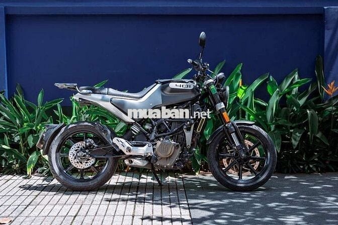 Husqvarna Svartpilen 401 Xám 27.000 km