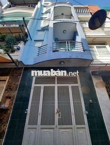 4PN, 4WC. Hẻm xe hơi 277/3A Nguyễn Chí Thanh, Q.5. DT 4x14m, 3 lầu ST