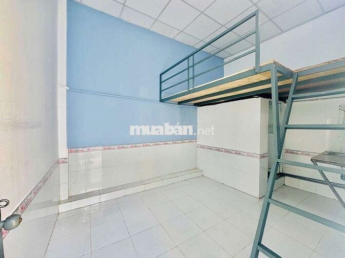 2tr6 lầu 2. 2tr7 trệt. Ở được luôn.