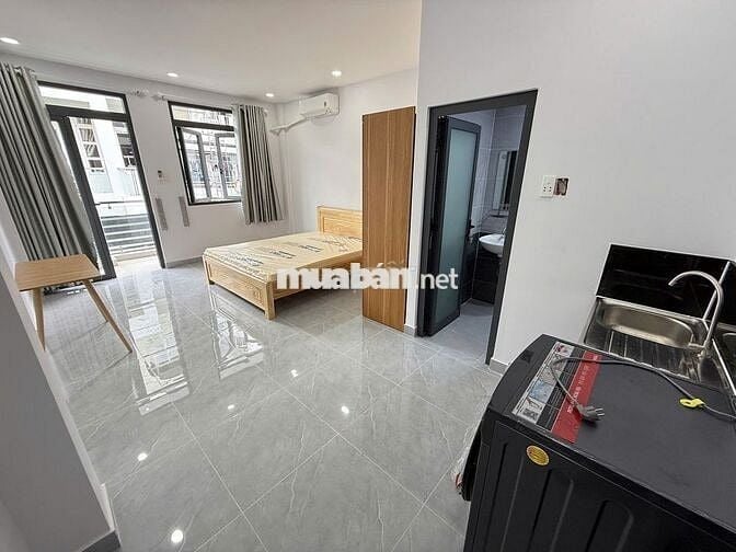 CĂN HỘ DỊCH VỤ GẦN LANDMARK 81 STUDIO BAN CÔNG THOÁNG UNG VĂN KHIÊM