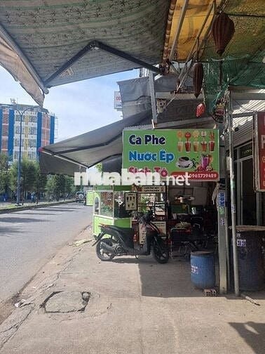 Cần sang quán nước ép cà phê có chỗ ở lại