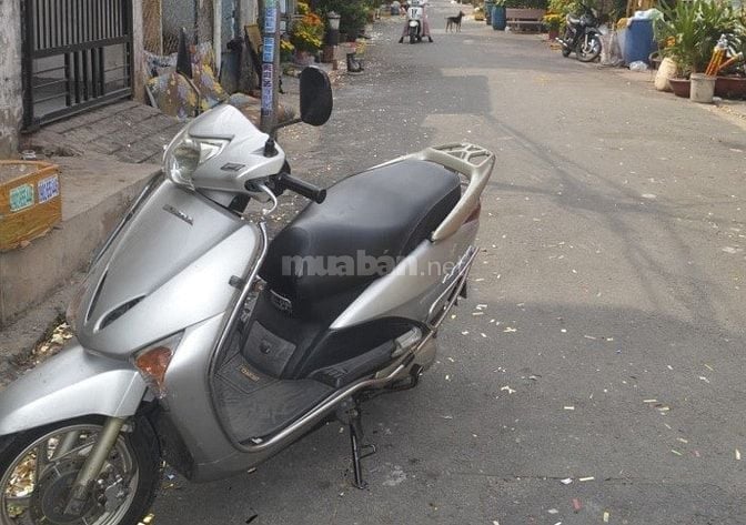 Dư xe cần bán LEAD 110 - Cốp rộng, chưa rả máy, Nữ chạy kỹ