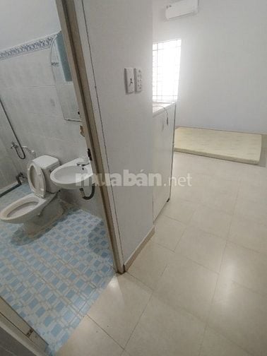 Phòng máy lạnh 25m2 trống sẵn. Đường Tạ Quang Bửu P4 Q8 