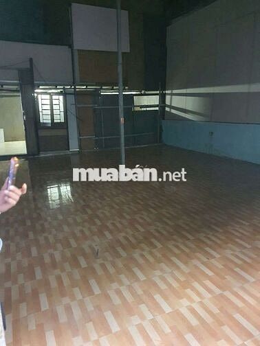 Nha kho cho thuê.8m × 12m lững