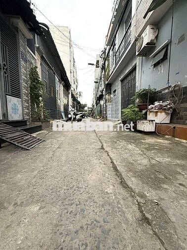 NHÀ 2 TẦNG 56 m2 - HẺM XE HƠI - TẶNG FULL NỘI THẤT - SHR - KV SẦM UẤT