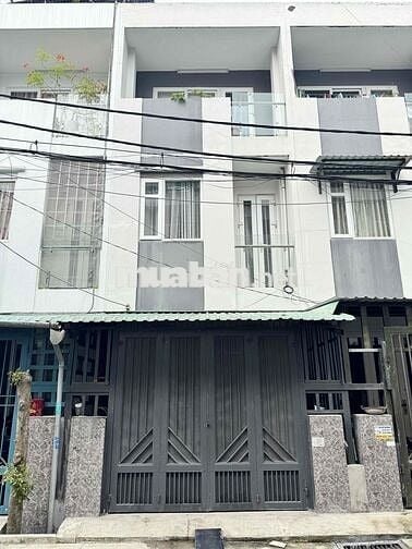 Bán Nhà 2 lầu: 3,8mx12m: 3phòng ngủ có sân thượng, hẻm 6m