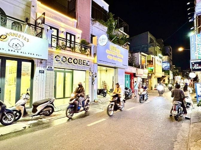 Bán nhà mặt tiền KD Nguyễn Trọng Tuyển, P.15, Phú Nhuận