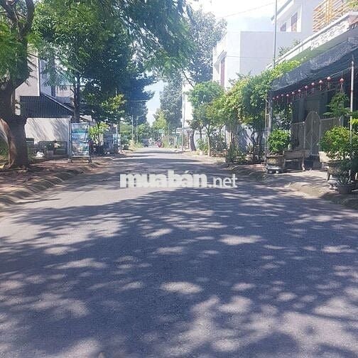 Bán đất mt đg trương định ngay trung tâm phú mỹ,dt:5x20 giá 3.3ty