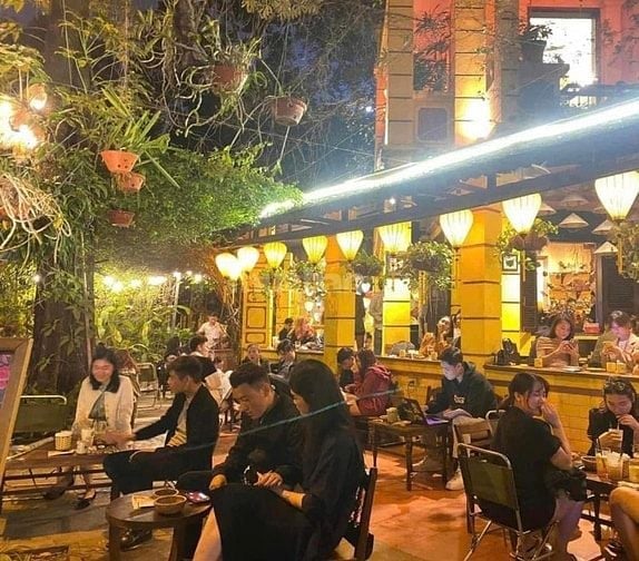 Sang Nhượng Cafe Lô Góc Vũ Phạm Hàm - Trần Kim Xuyến